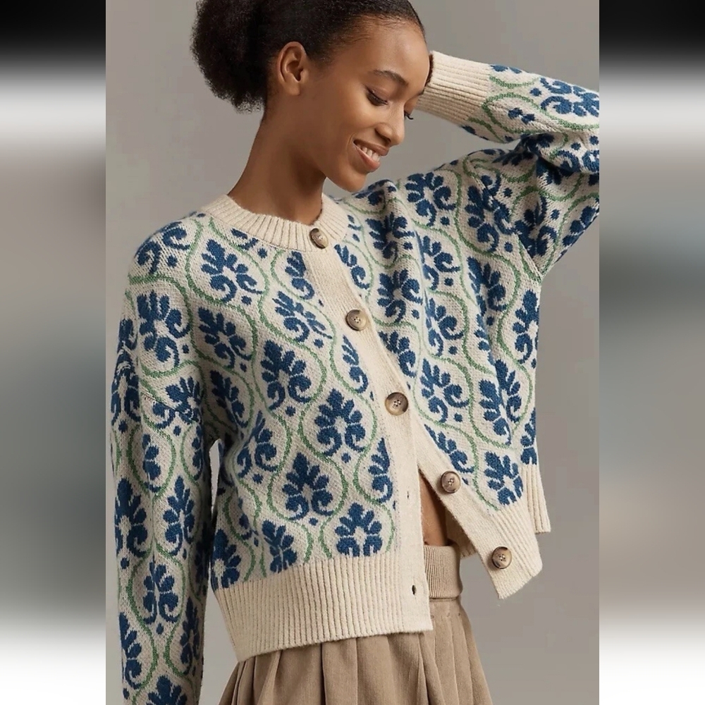 Women's Blue and Cream Patterned Sweater